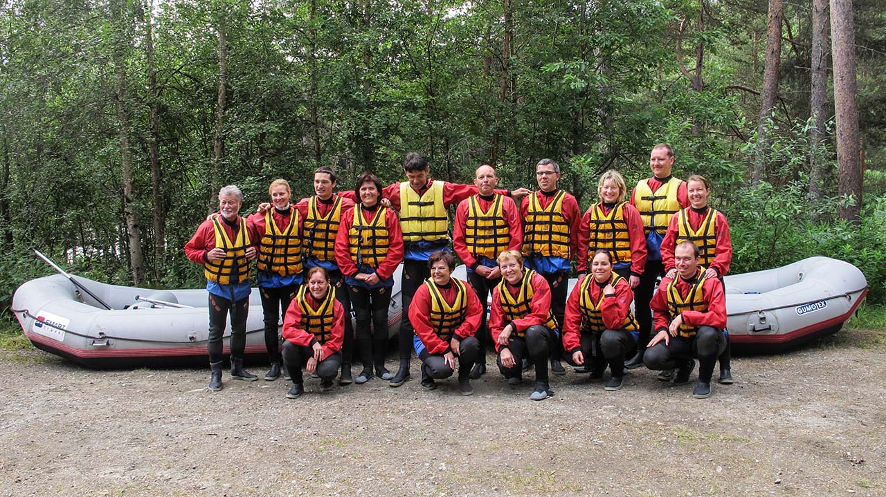 Příprava na raft na řece Sjoa